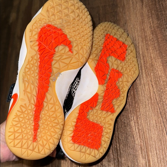 Nike LeBron Zoom Soldier 11 Safari Kids size 13.5 - Picture 5 of 6